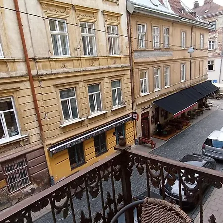 ляльковий театр не мансарда Apartment