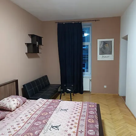 ляльковий театр не мансарда Apartment