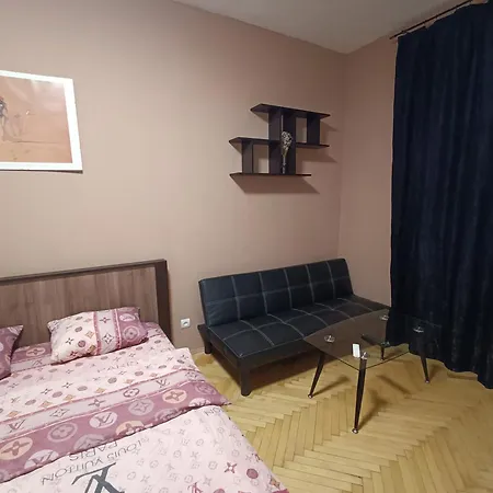 Apartment ляльковий театр не мансарда *